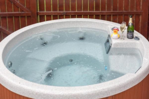 Birch Lodge 13 with Hot Tub Newton Stewart, Newton Stewart